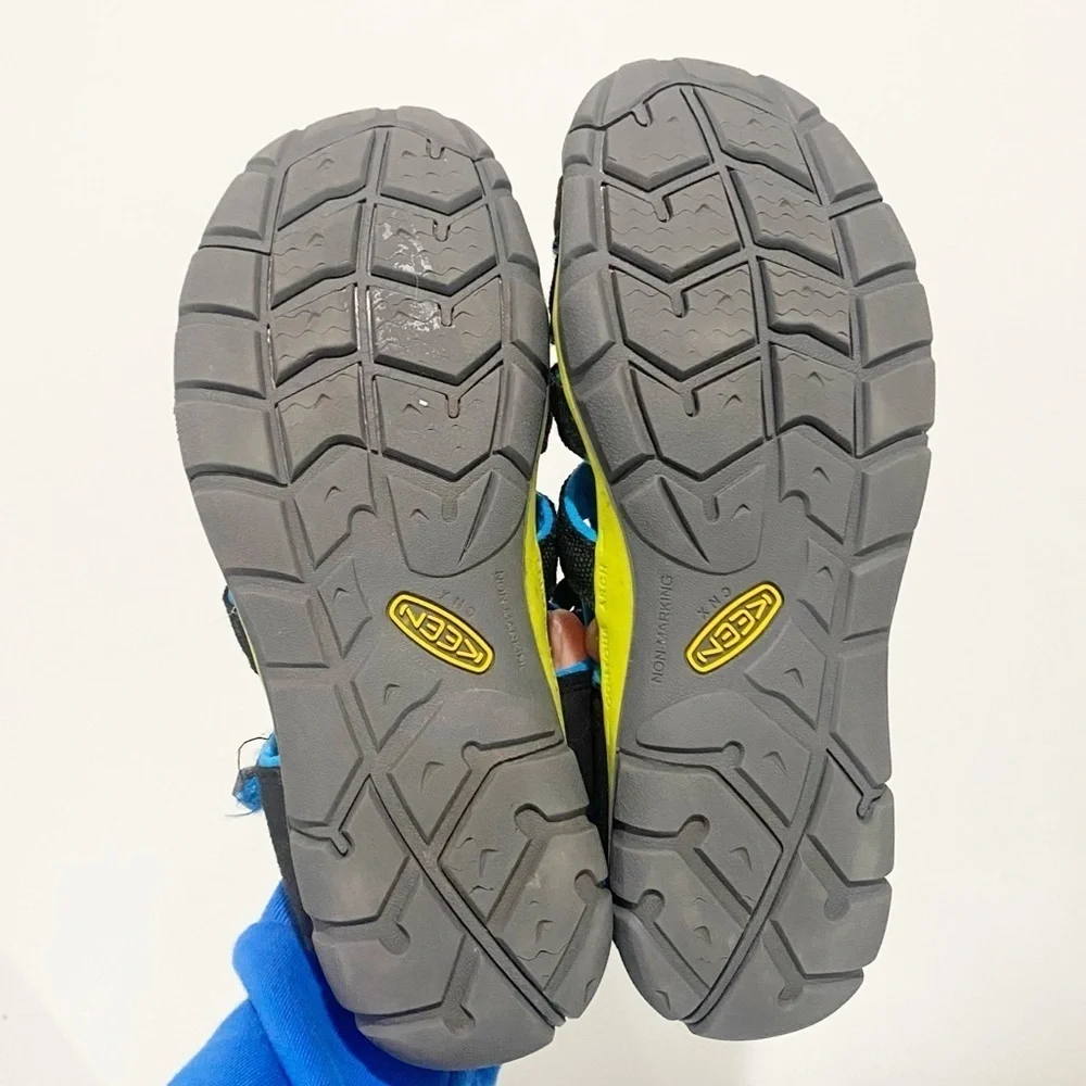 KEEN Big Kid's Seacamp II CNX Casual Shoes Black Brilliant Blue Hiking Size 6